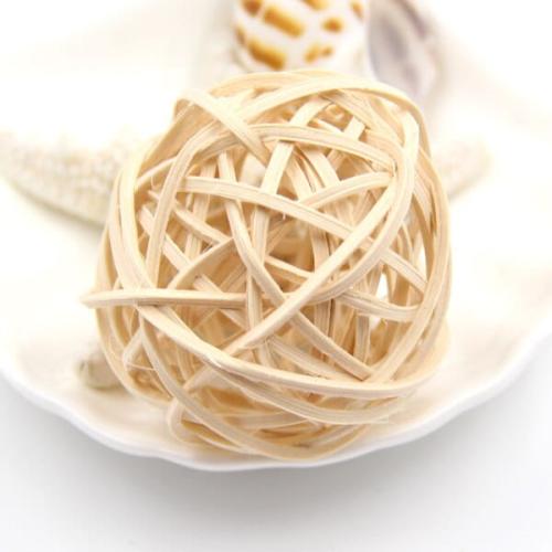 Přírodní proutěný míček Java MALÝ - hračka pro všechny papoušky od ParrotPlanet.cz