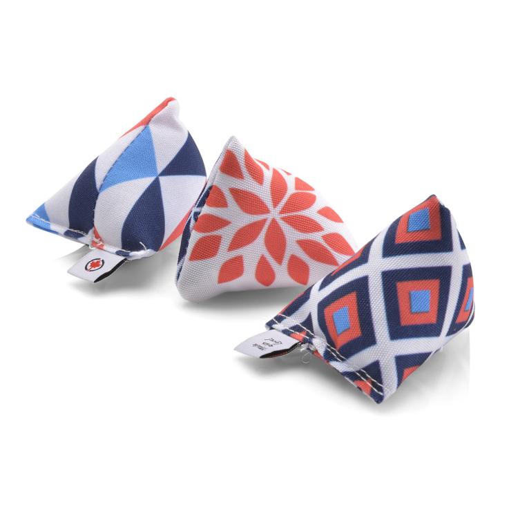 SADA 3 mini polštářků PIRAMIDEK k mazlení pro kočky | Canadian Cat | NORDIC TOP | kočičí máta 15 g od ParrotPlanet.cz
