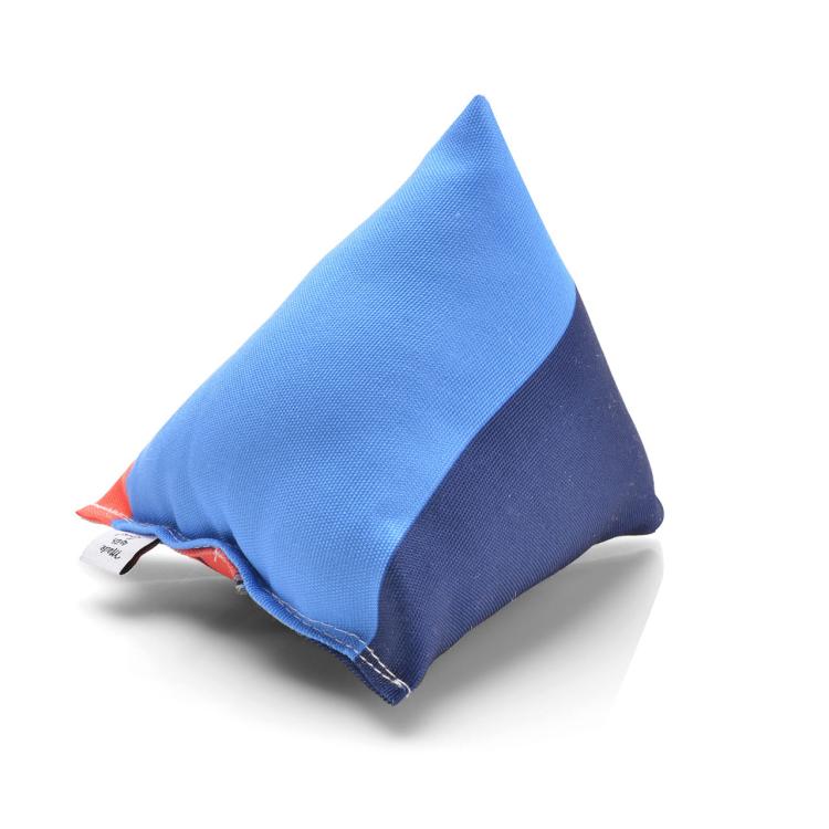 Polštářek PIRAMIDKA XL pro mazlení kočky | Canadian Cat | Nordic 3-Color| kočičí máta 11 g od ParrotPlanet.cz