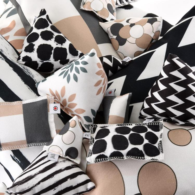 Polštářek PIRAMIDKA XL do Przytulania dla kota | Canadian Cat | ZIG ZAG | kocimiętka 11g od ParrotPlanet.cz