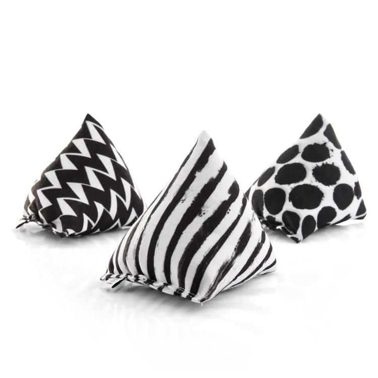 Polštářek PIRAMIDKA XL pro mazlení kočky | Canadian Cat | KROPKI | kočičí máta 11 g od ParrotPlanet.cz