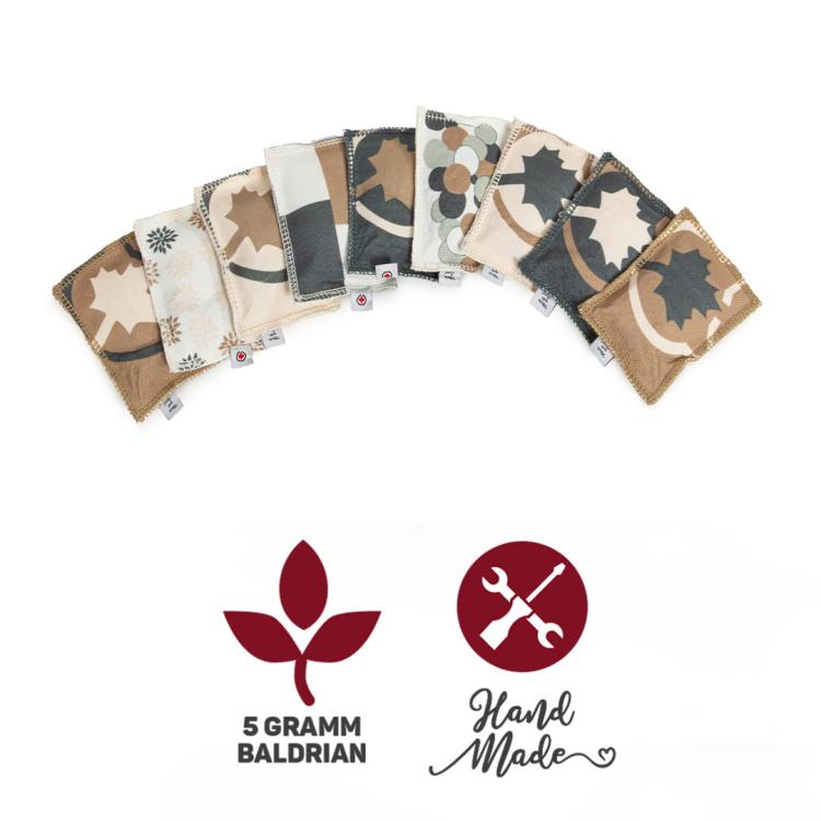 Polštářek pro kočky | Canadian Cat | LOVE | krémový | valeriána 5 g od ParrotPlanet.cz