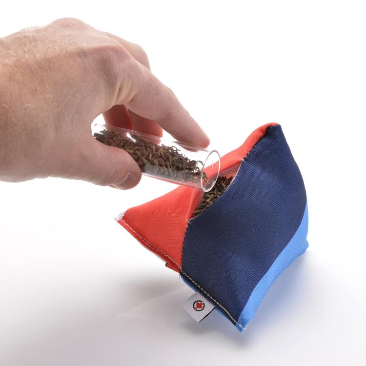 Polštářek PIRAMIDKA XL pro mazlení kočky | Canadian Cat | NORDIC 4-COLOR | catnip 11 g  od ParrotPlanet.cz