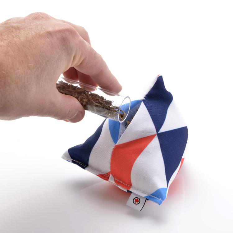 Polštářek PIRAMIDKA XL pro mazlení kočky | Canadian Cat | NORDIC TRIANGLE | kočičí máta 11 g od ParrotPlanet.cz