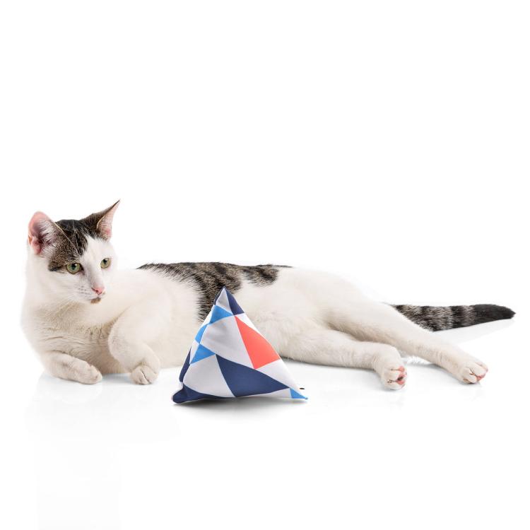 Polštářek PIRAMIDKA XL pro mazlení kočky | Canadian Cat | NORDIC TRIANGLE | kočičí máta 11 g od ParrotPlanet.cz
