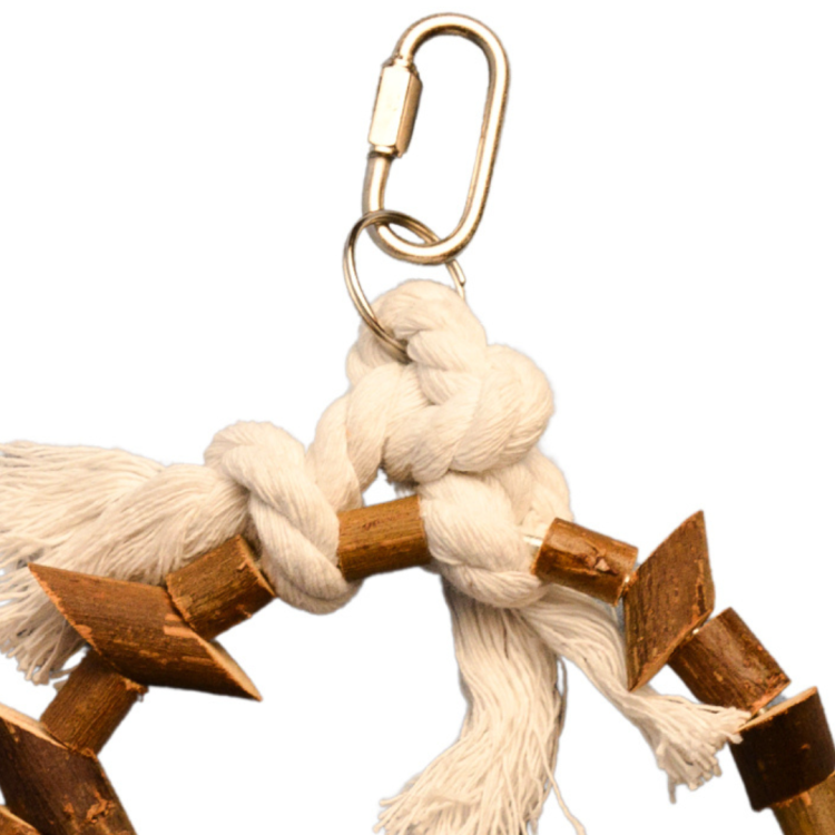 Přírodní dřevěná radost – houpačka pro malé a střední papoušky od ParrotPlanet.cz