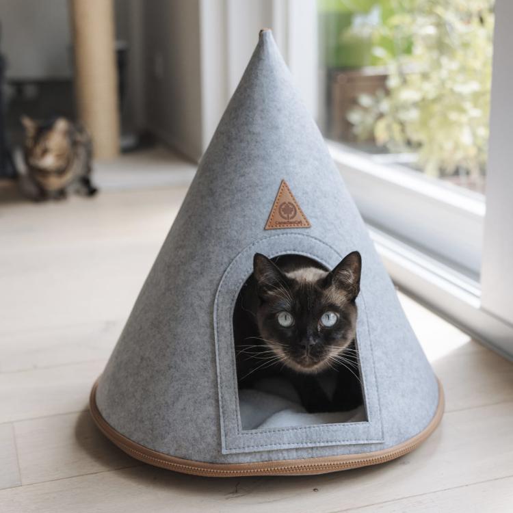 Cat Tipi | Plstěný úkryt, jeskyně s polštářem | Canadian Cat | Světle šedá od ParrotPlanet.cz