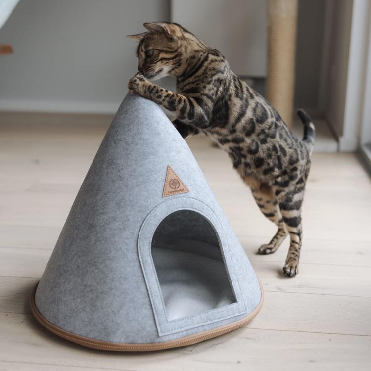 Cat Tipi | Plstěný úkryt, jeskyně s polštářem | Canadian Cat | Světle šedá od ParrotPlanet.cz