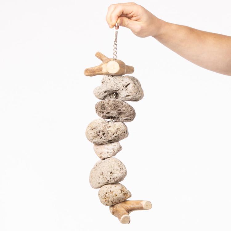 Java Lava Kebab Stone | Přírodní kebab s kameny Lava a dřevem Java L | Péče o zobák a drápky papoušků od ParrotPlanet.cz