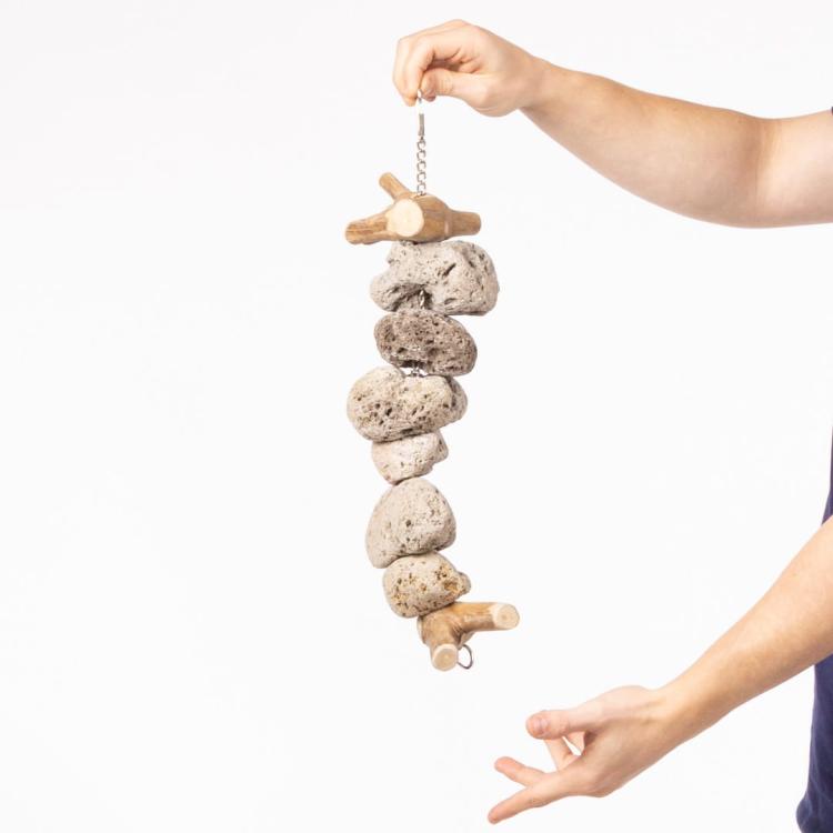 Java Lava Kebab Stone | Přírodní kebab s kameny Lava a dřevem Java L | Péče o zobák a drápky papoušků od ParrotPlanet.cz