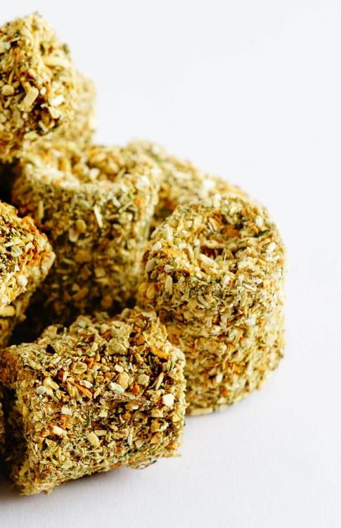 Křupavé topinambury – brokolice | Lahodná pochoutka | pro všechny papoušky 60 g od ParrotPlanet.cz