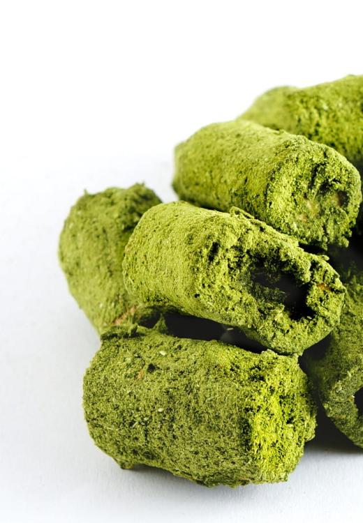 Křupavý topinambur – petržel | Lahodná pochoutka | pro všechny papoušky 60 g od ParrotPlanet.cz