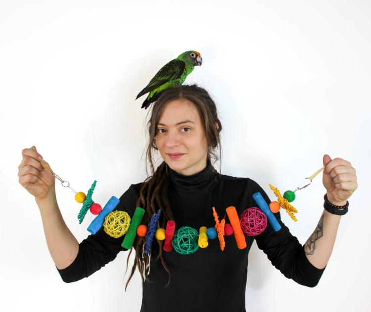 Veselá girlanda - Hračka pro střední a malé papoušky od ParrotPlanet.cz