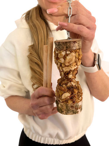 Závěsné dřevěné kousky s ovocem a semínky  – pro malé a střední papoušky od ParrotPlanet.cz