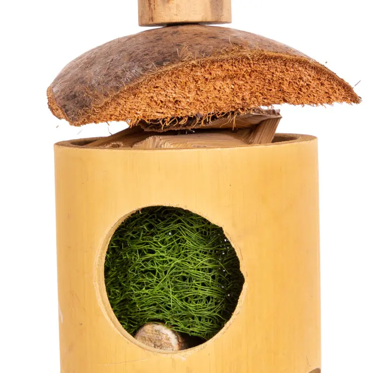 Bambusová skrýš s překvapením – hračka pro malé a střední papoušky od ParrotPlanet.cz