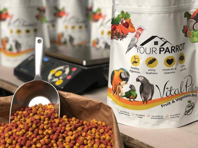 Your Parrot - Vital Pellets Fruit &amp; Vegetable Blend - granule pro střední a velké papoušky 900 g od ParrotPlanet.cz
