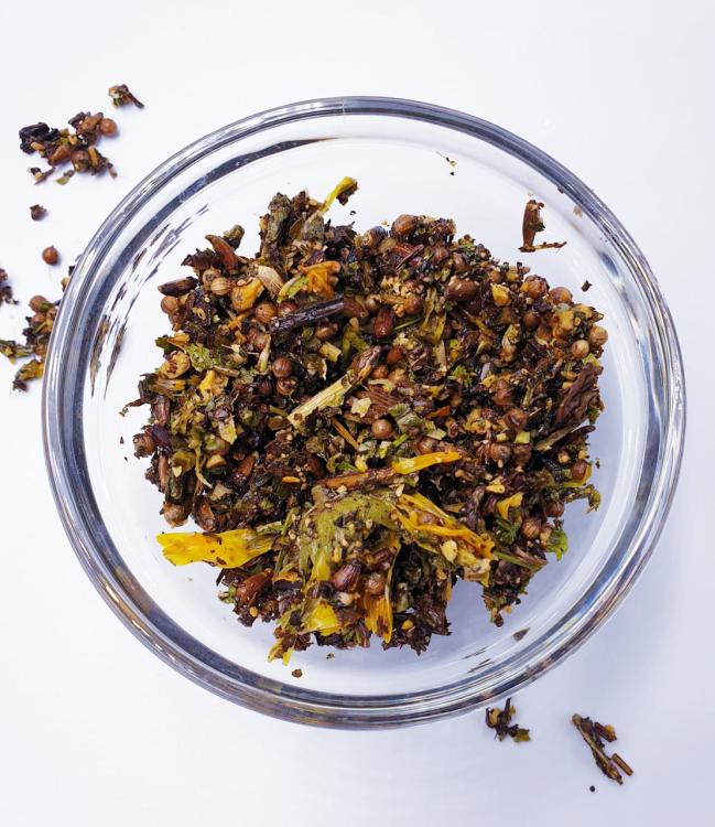 Polly's Natural Golden Blossom Organic - Bylinný čaj pro papoušky 100 g od ParrotPlanet.cz