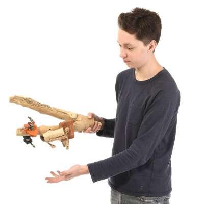 Tyč pro velké papoušky JAVA s hračkami XXL od ParrotPlanet.cz