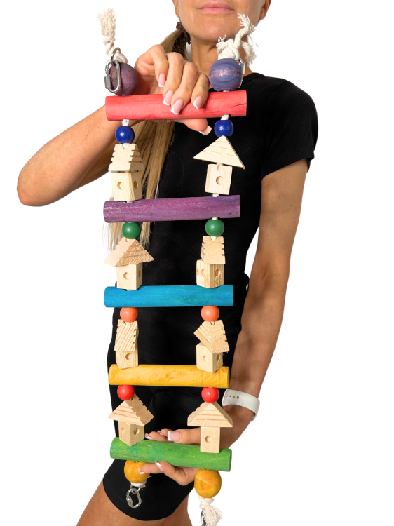 Domeček s žebříkem – hračka pro všechny papoušky od ParrotPlanet.cz