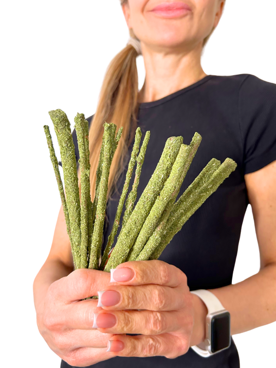 Tyčinky s petrželkou – zdravá pochoutka pro všechny papoušky od ParrotPlanet.cz