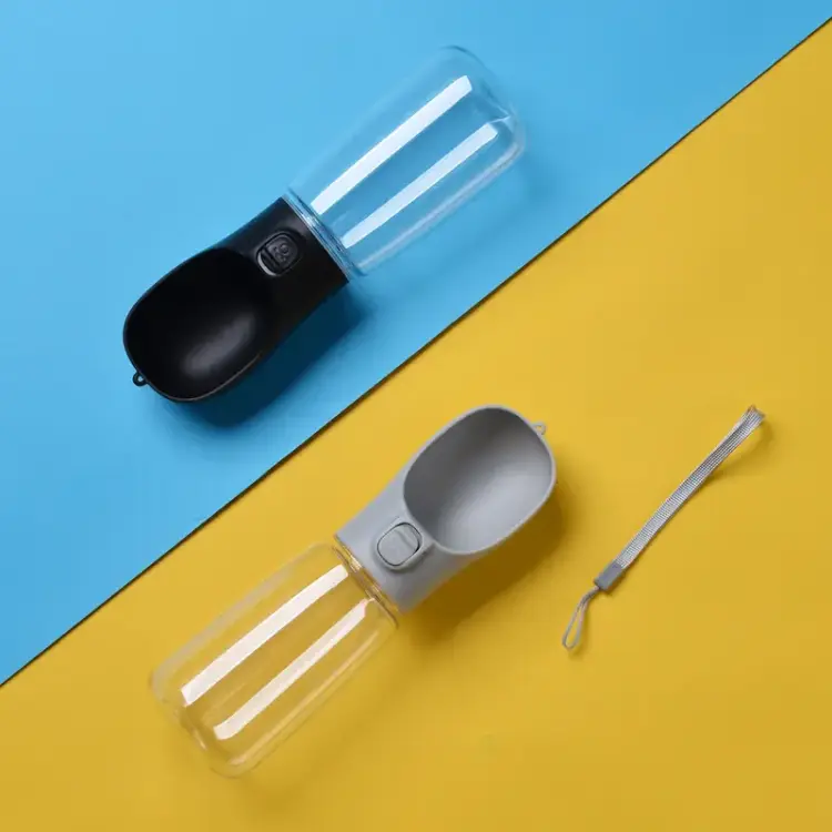 Přenosná láhev na vodu s dávkovačem 300 ml – pro papoušky, psy a další zvířata od ParrotPlanet.cz