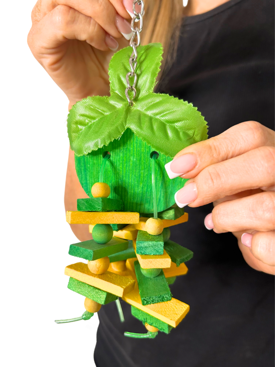 Šťavnaté jablko – dřevěná hračka pro všechny papoušky od ParrotPlanet.cz