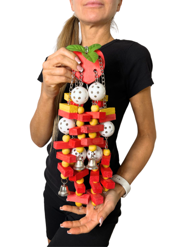 Šťavnatá jahoda – hračka pro velké a střední papoušky. od ParrotPlanet.cz