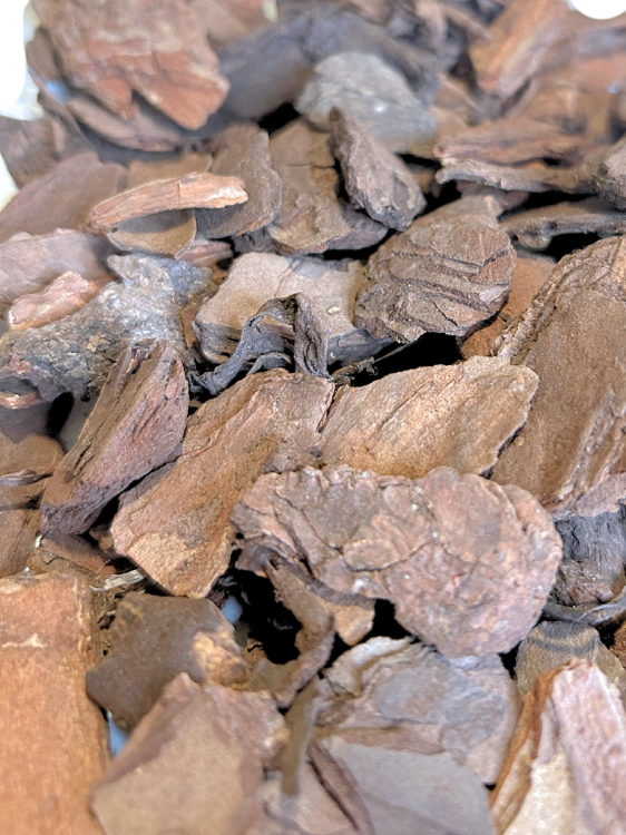 Přírodní kůra, velikost M – podestýlka pro střední papoušky, 5 litrů od ParrotPlanet.cz