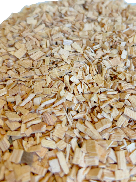 Bukové štěpky pro papoušky, velikost M – přírodní a hygienický podestýlka do klecí 10 l od ParrotPlanet.cz