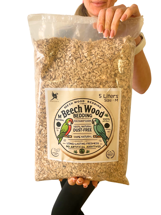 Buková štěpka pro papoušky, velikost M – přírodní a hygienická podestýlka do klecí 5 l od ParrotPlanet.cz