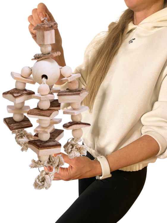 Přírodní provaz s křupavým dřevem – hračka pro papoušky od ParrotPlanet.cz