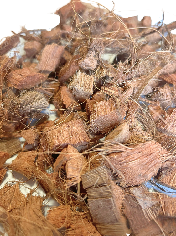 Terrarium Jungle Chip Mix – 100% přírodní kokosové chipsy pro plazy a exotická zvířata 10 L od ParrotPlanet.cz