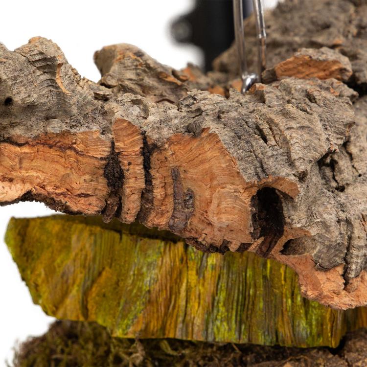 Hračka z korku a dřevěných destiček – přírodní hračka pro papoušky | délka cca 15 cm od ParrotPlanet.cz