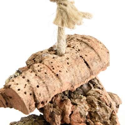 Přírodní hračka z korkové kůry pro velké a střední papoušky od ParrotPlanet.cz