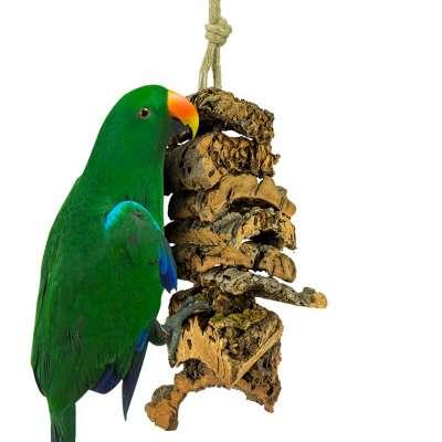 Přírodní hračka z korkové kůry pro velké a střední papoušky od ParrotPlanet.cz