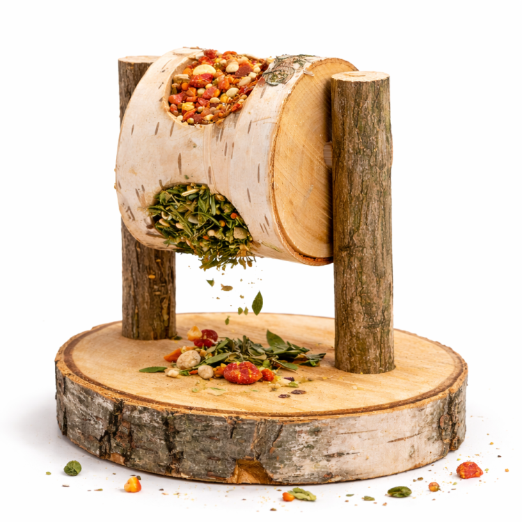 JR FARM Zakroucený pamlsek 200 g | Dřevěná hračka s náplní pro hlodavce ParrotPlanet.cz