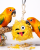 Emoji Piniata – hračka pro středně velké papoušky od ParrotPlanet.cz