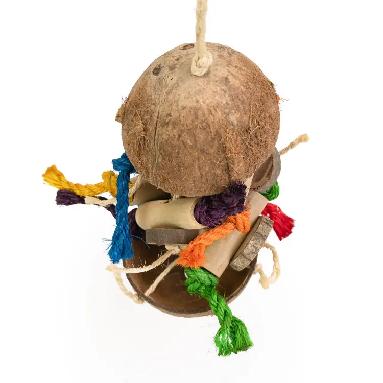 Coco Stack – závěsná hračka z kokosu a dřeva pro papoušky 13 × 40 cm od ParrotPlanet